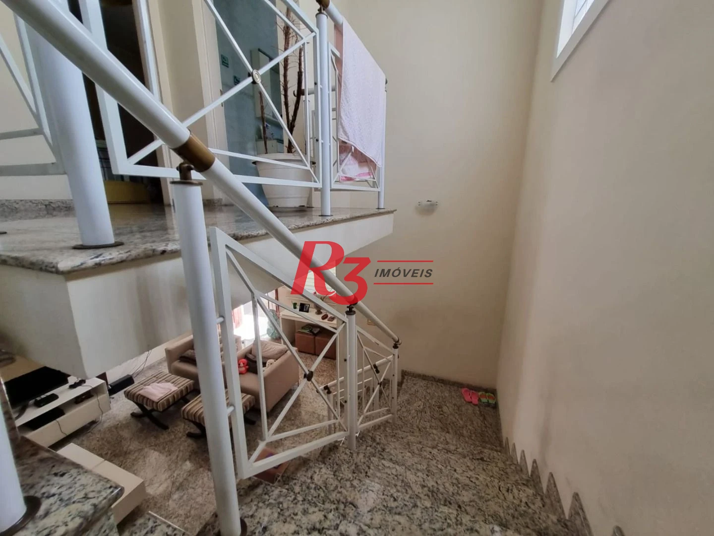 Oportunidade à venda na Vila Belmiro, terreno com 500 m², 2 amplas casas, com 3 dormitórios cada, espaço generoso de quintal e garagem para 6 carros!!