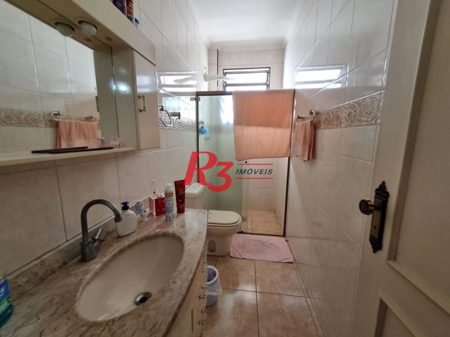 Oportunidade à venda na Vila Belmiro, terreno com 500 m², 2 amplas casas, com 3 dormitórios cada, espaço generoso de quintal e garagem para 6 carros!!