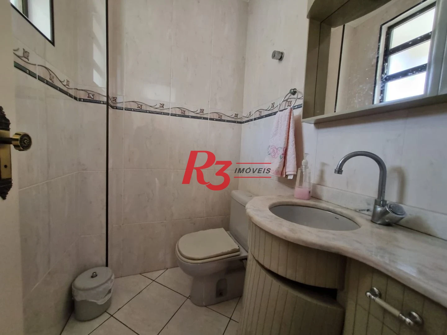 Oportunidade à venda na Vila Belmiro, terreno com 500 m², 2 amplas casas, com 3 dormitórios cada, espaço generoso de quintal e garagem para 6 carros!!