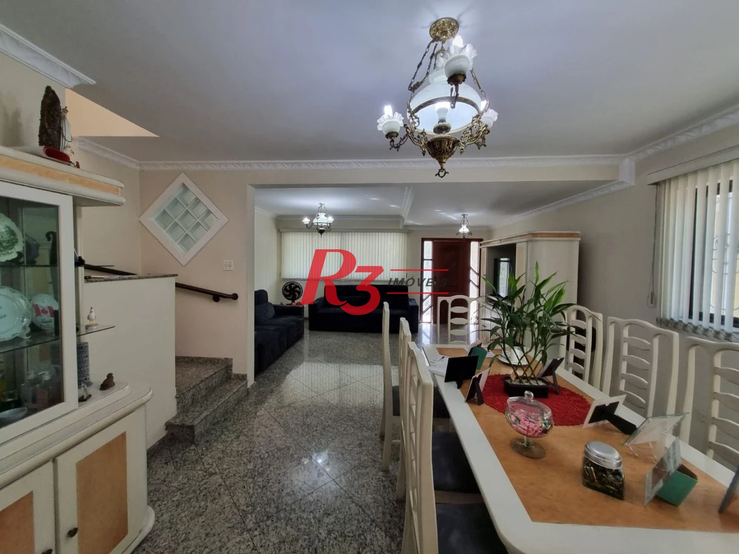 Oportunidade à venda na Vila Belmiro, terreno com 500 m², 2 amplas casas, com 3 dormitórios cada, espaço generoso de quintal e garagem para 6 carros!!