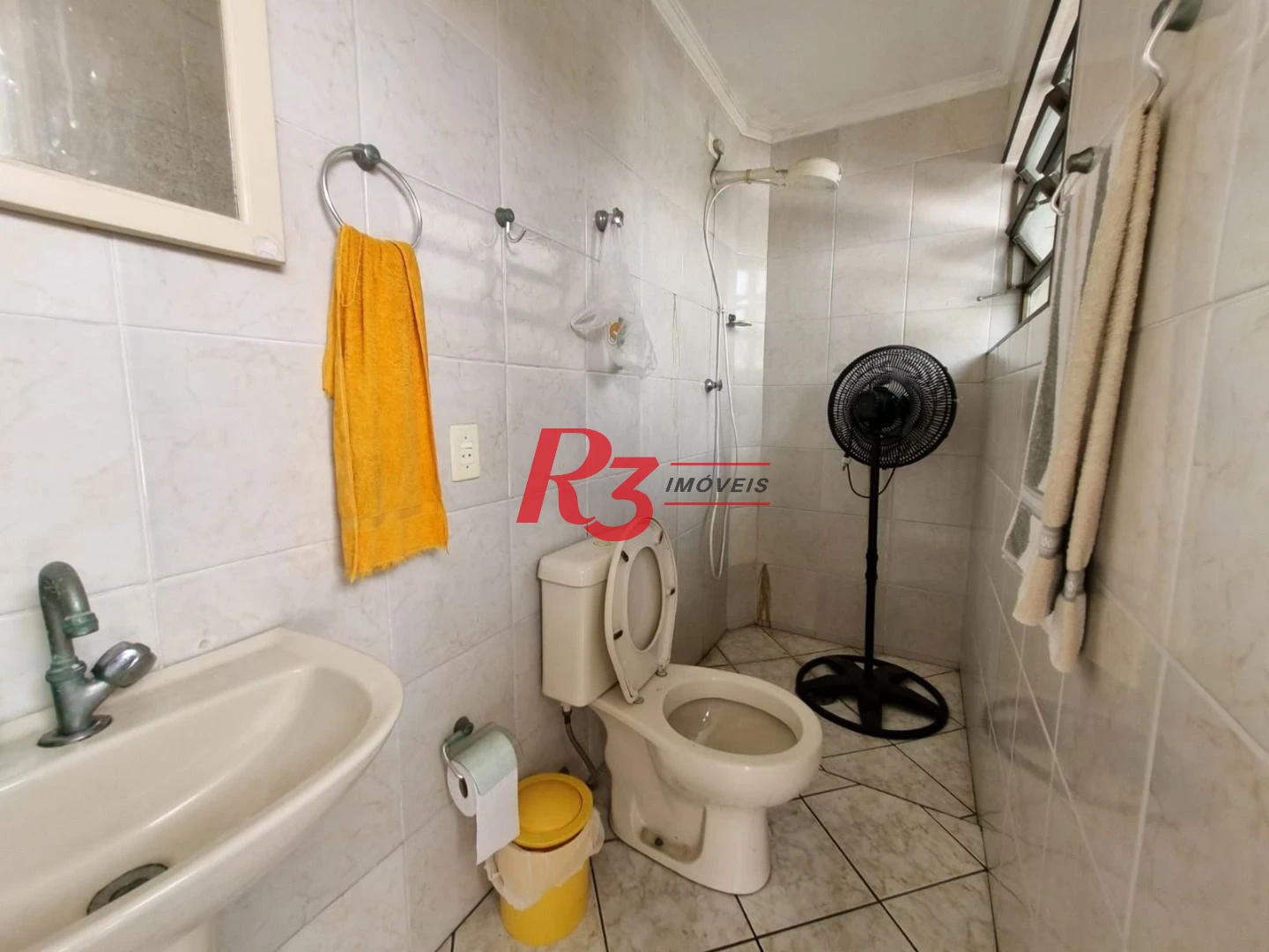 Oportunidade à venda na Vila Belmiro, terreno com 500 m², 2 amplas casas, com 3 dormitórios cada, espaço generoso de quintal e garagem para 6 carros!!