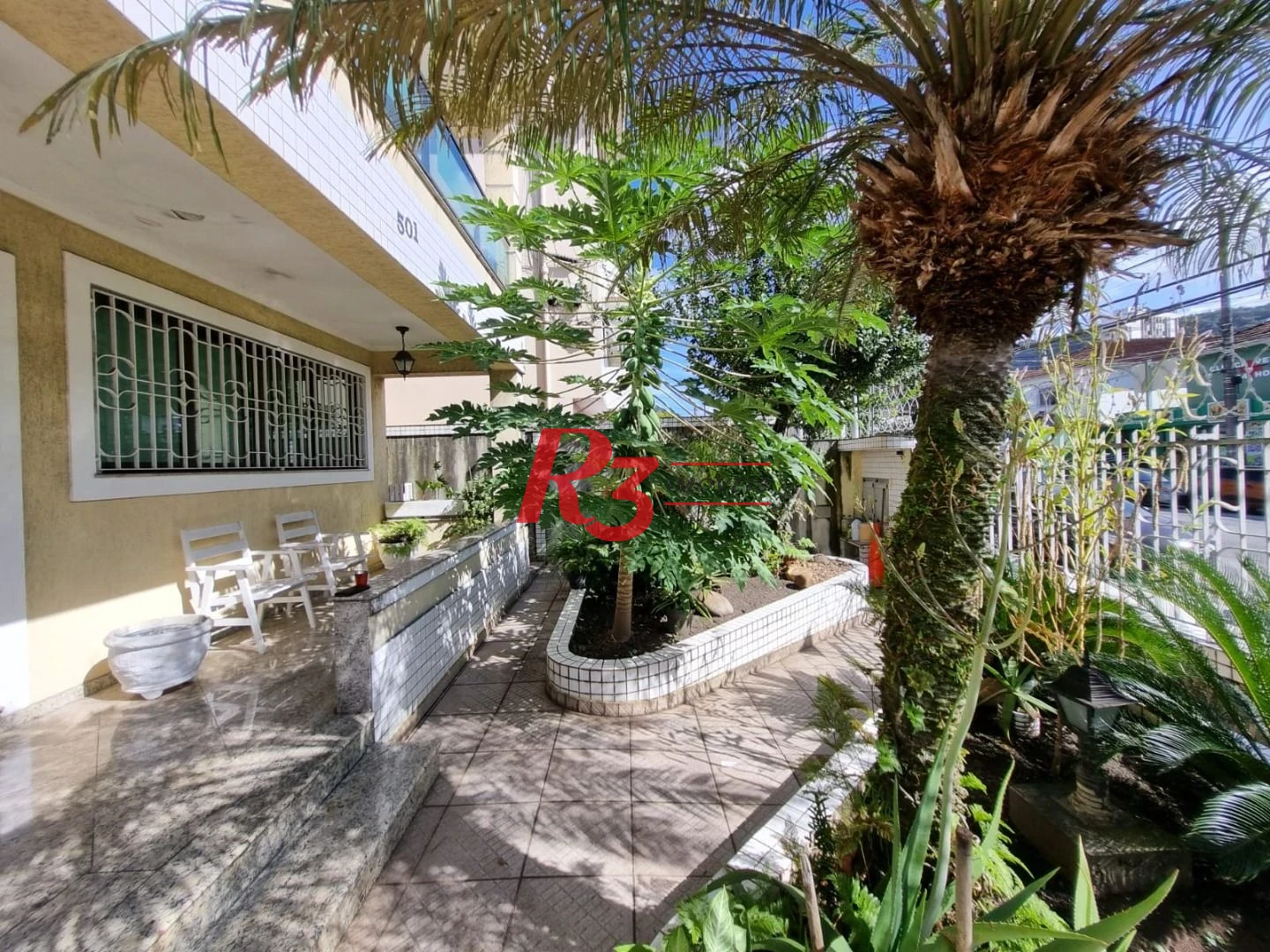 Oportunidade à venda na Vila Belmiro, terreno com 500 m², 2 amplas casas, com 3 dormitórios cada, espaço generoso de quintal e garagem para 6 carros!!