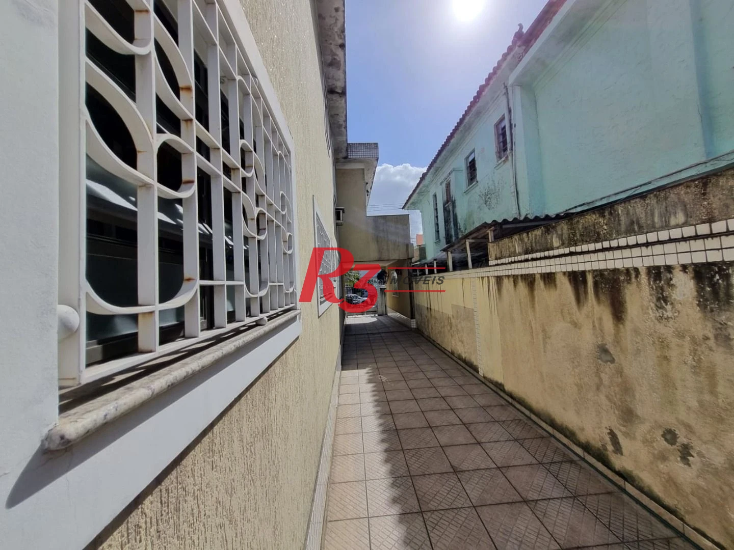 Oportunidade à venda na Vila Belmiro, terreno com 500 m², 2 amplas casas, com 3 dormitórios cada, espaço generoso de quintal e garagem para 6 carros!!