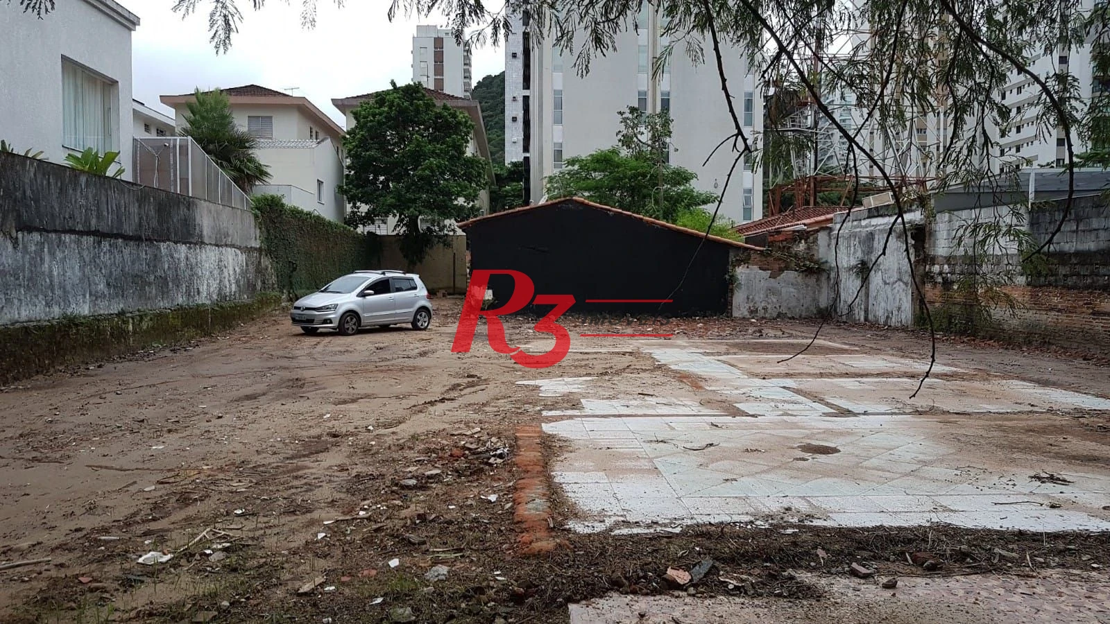 Terreno para alugar, 654 m² por R$ 10.913,07/mês - Centro - Guarujá/SP