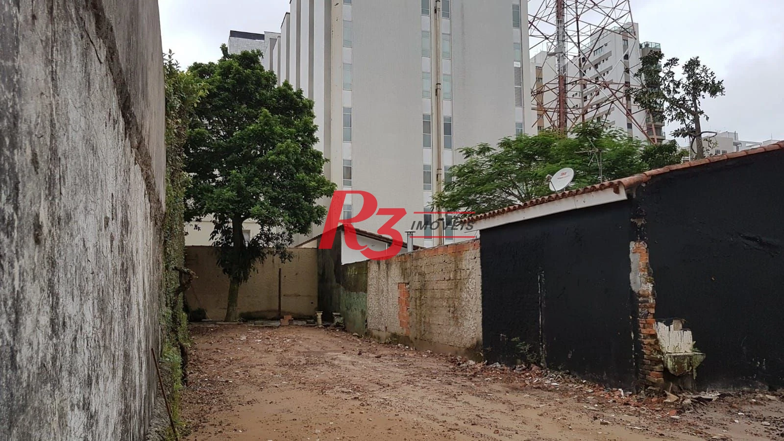 Terreno para alugar, 654 m² por R$ 10.913,07/mês - Centro - Guarujá/SP