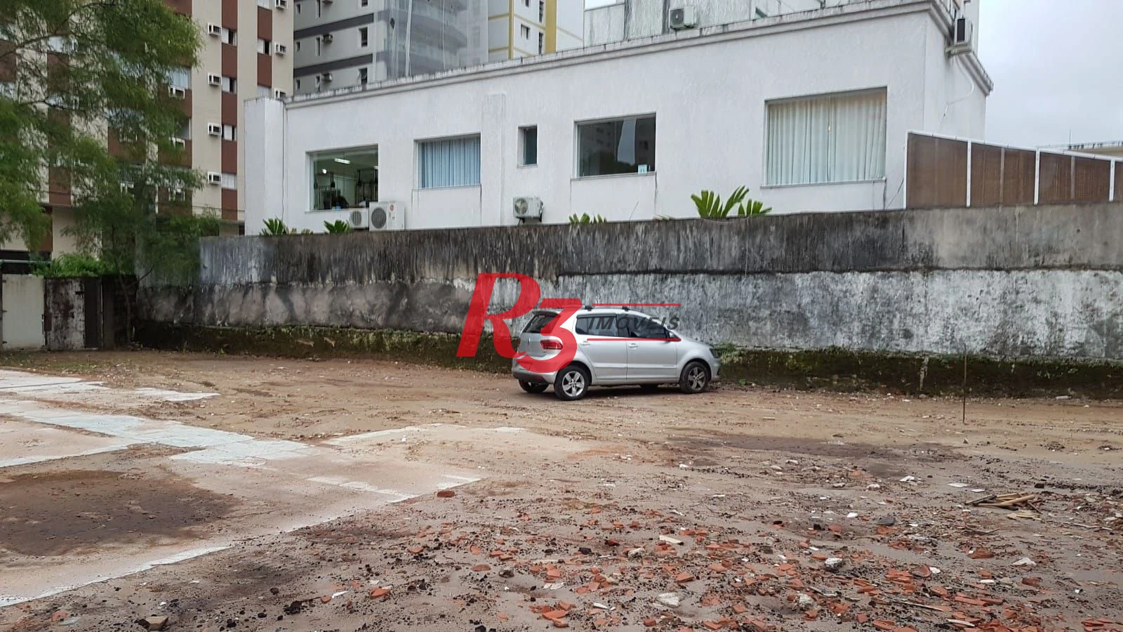 Terreno para alugar, 654 m² por R$ 10.913,07/mês - Centro - Guarujá/SP