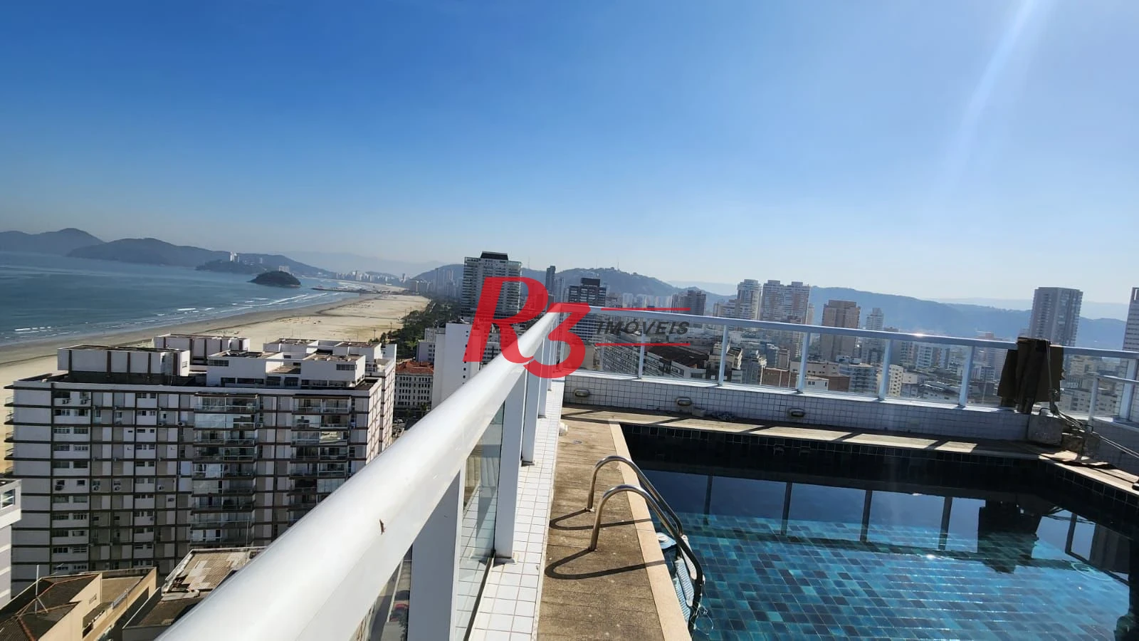 Paraíso à uma quadra da praia, luxo e conforto.