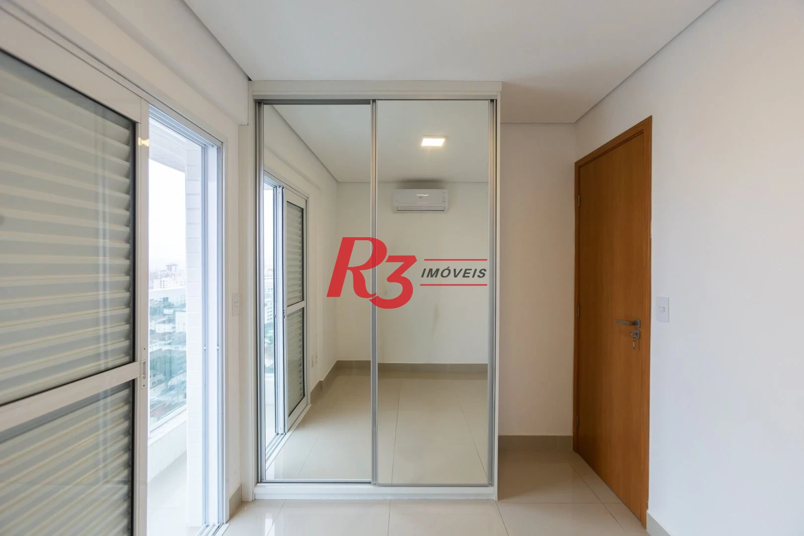 Apartamento com 2 dormitórios à venda, 53 m² por R$ 840.000,00 - Embaré - Santos/SP