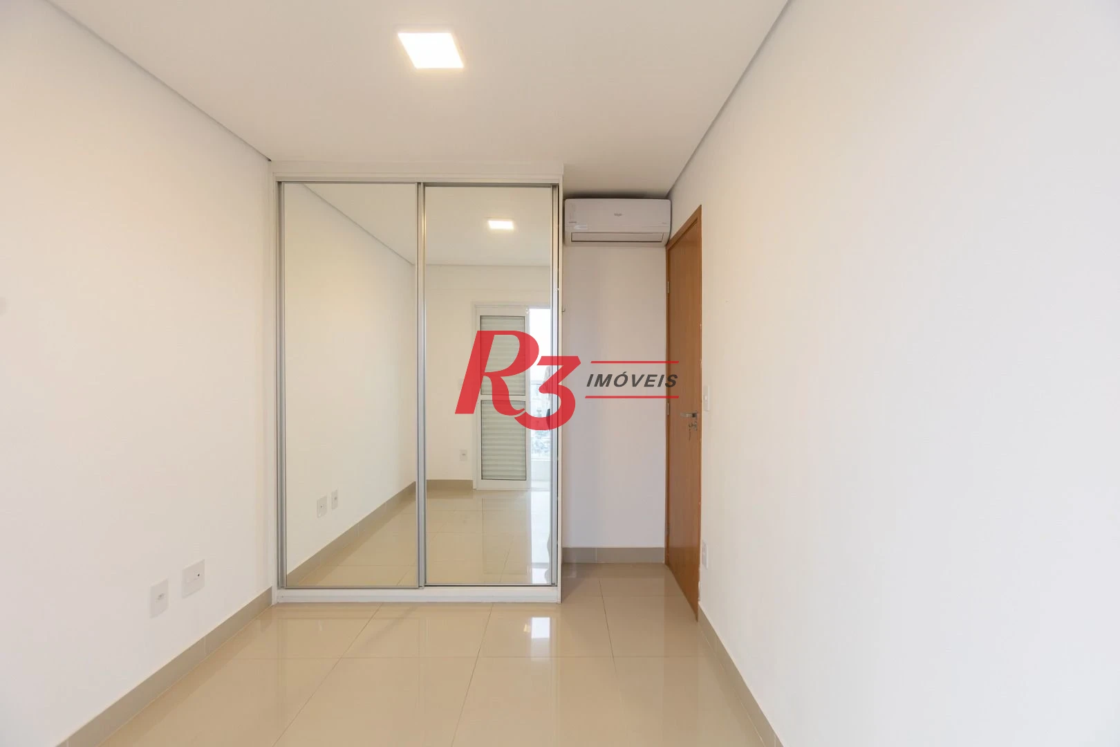 Apartamento com 2 dormitórios à venda, 53 m² por R$ 840.000,00 - Embaré - Santos/SP