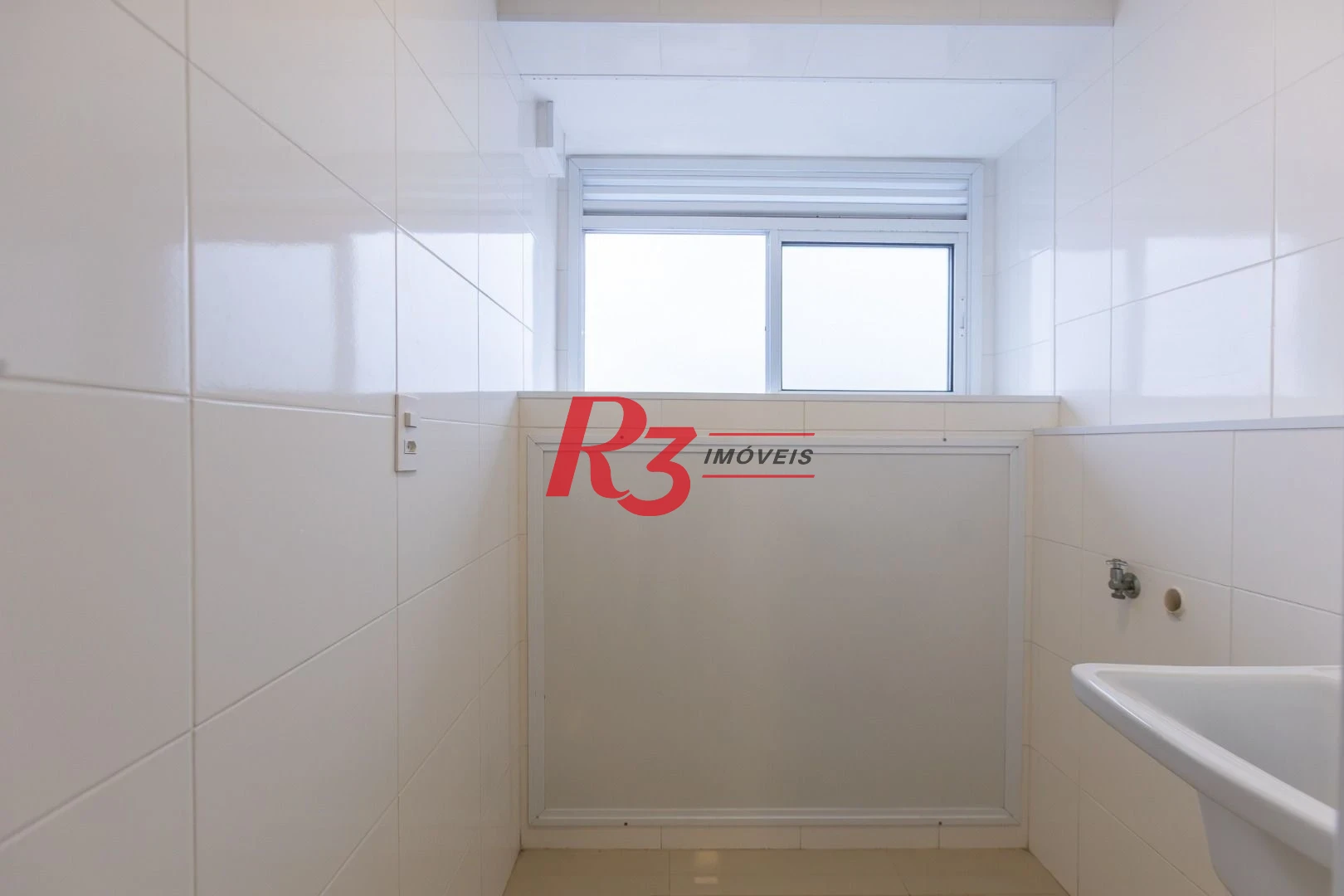Apartamento com 2 dormitórios à venda, 53 m² por R$ 840.000,00 - Embaré - Santos/SP
