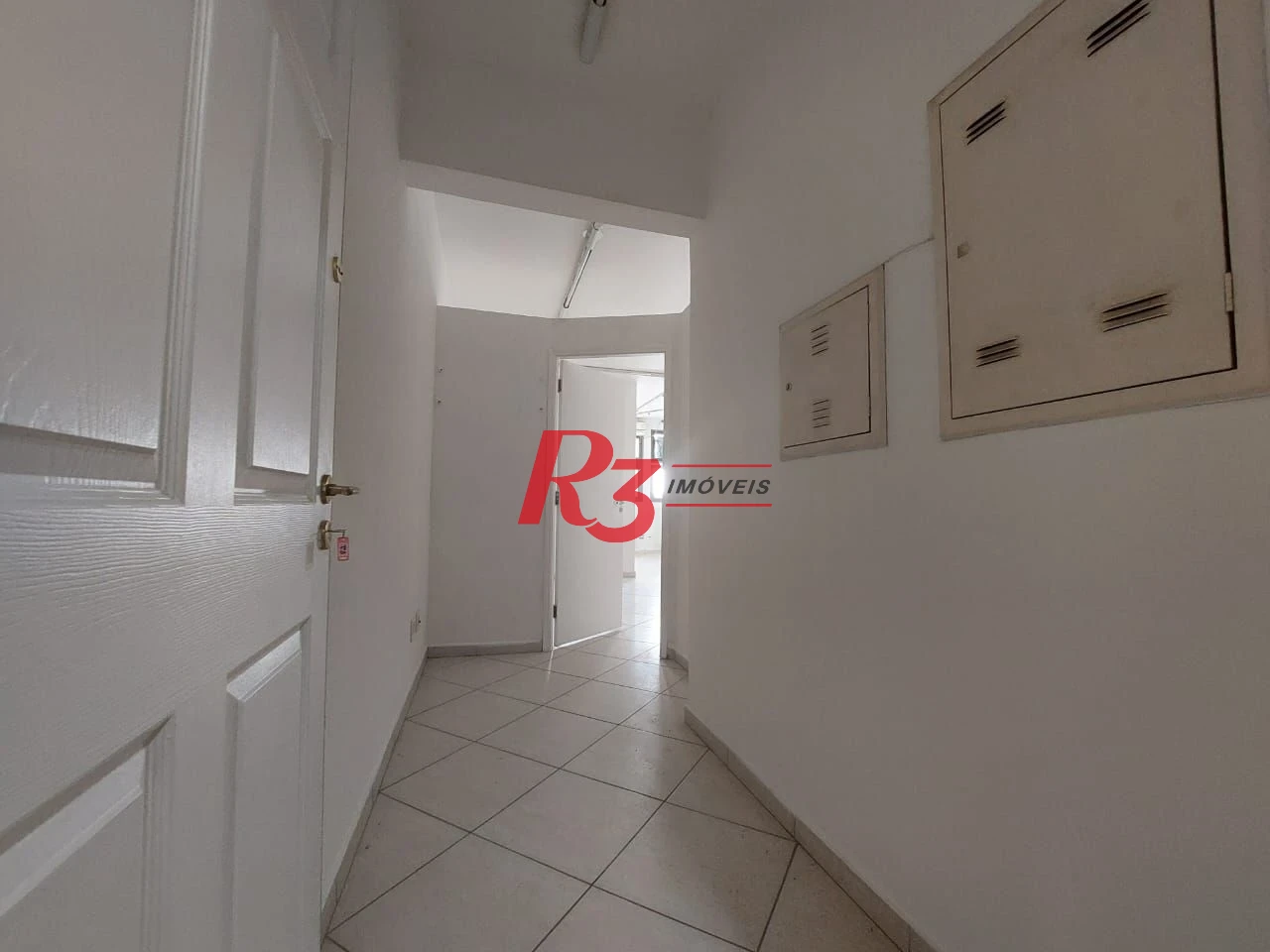 Sala comercial para locação, com 57 m², 1 vaga.