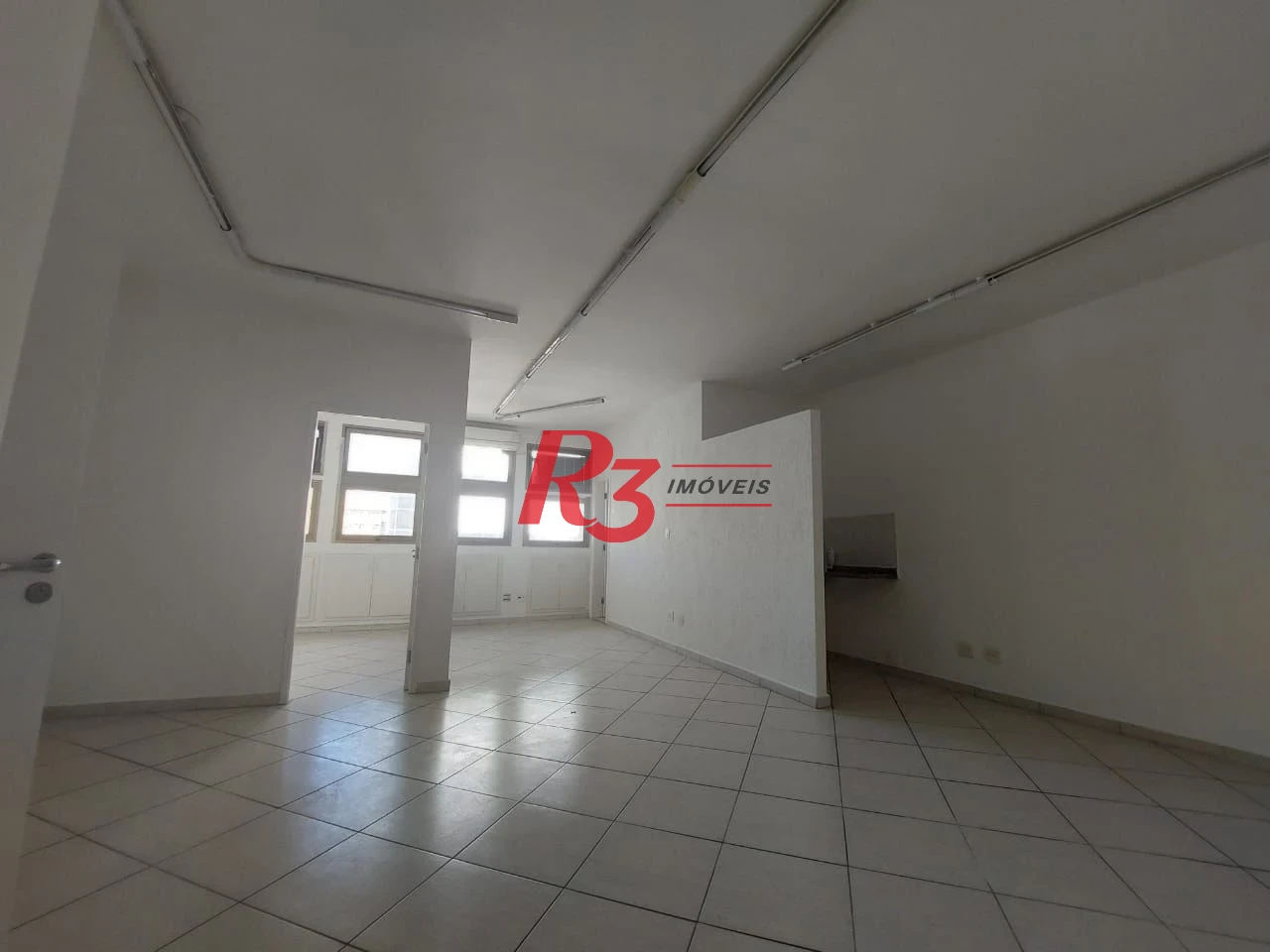 Sala comercial para locação, com 57 m², 1 vaga.