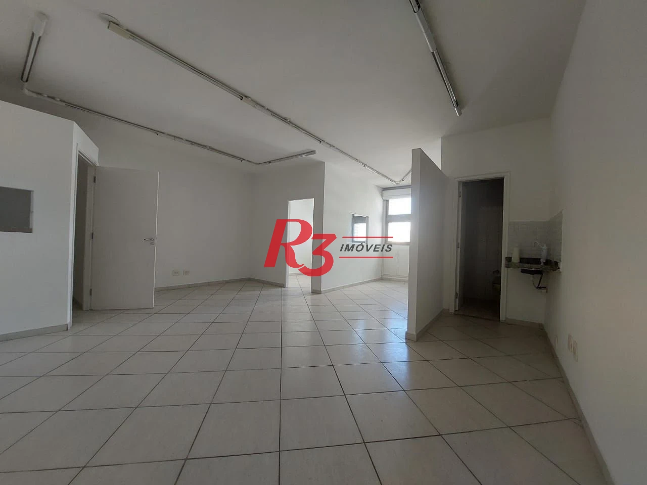 Sala comercial para locação, com 57 m², 1 vaga.