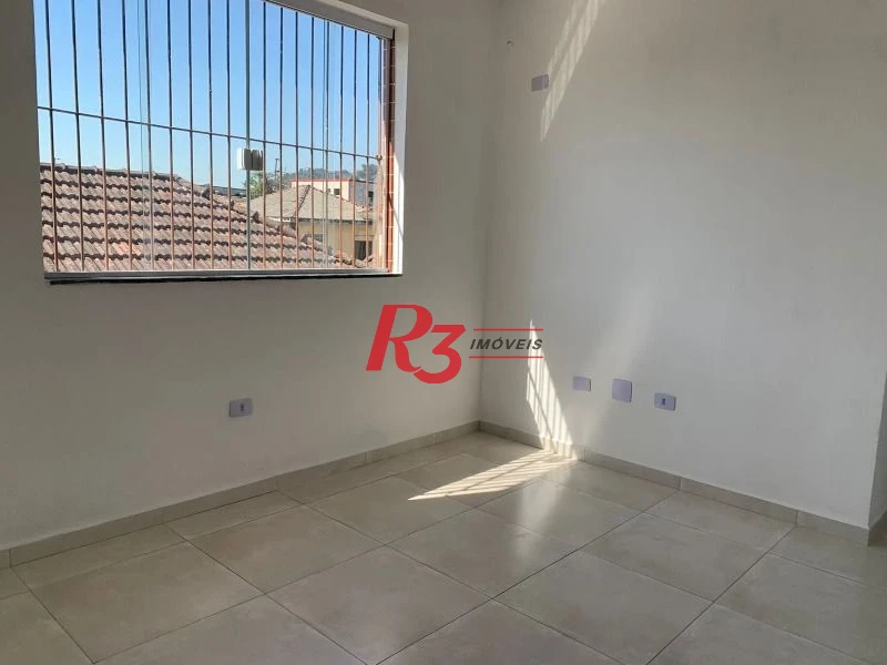 R3 REAL ESTATE VENDE CASA SOBRESPOSTA ALTA! Casa com 2 dormitórios à venda, 72 m² por R$ 320.000 - Chico de Paula - Santos/SP