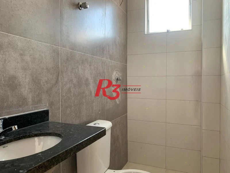 R3 REAL ESTATE VENDE CASA SOBRESPOSTA ALTA! Casa com 2 dormitórios à venda, 72 m² por R$ 320.000 - Chico de Paula - Santos/SP