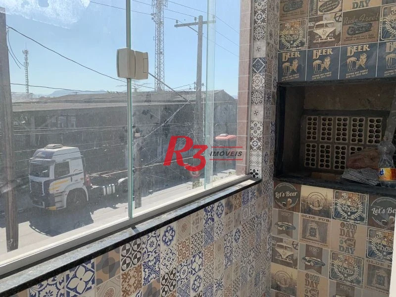 R3 REAL ESTATE VENDE CASA SOBRESPOSTA ALTA! Casa com 2 dormitórios à venda, 72 m² por R$ 320.000 - Chico de Paula - Santos/SP