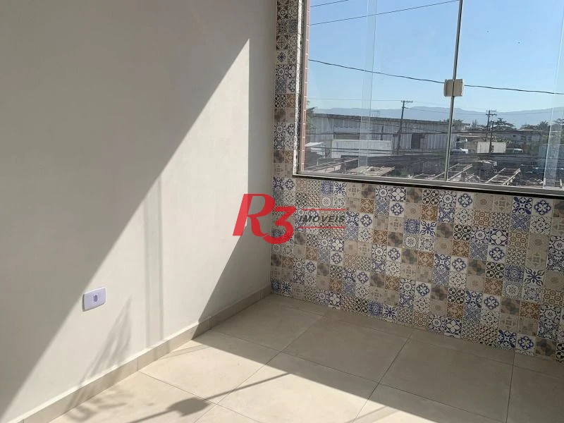 R3 REAL ESTATE VENDE CASA SOBRESPOSTA ALTA! Casa com 2 dormitórios à venda, 72 m² por R$ 320.000 - Chico de Paula - Santos/SP