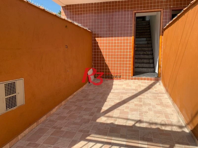 R3 REAL ESTATE VENDE CASA SOBRESPOSTA ALTA! Casa com 2 dormitórios à venda, 72 m² por R$ 320.000 - Chico de Paula - Santos/SP