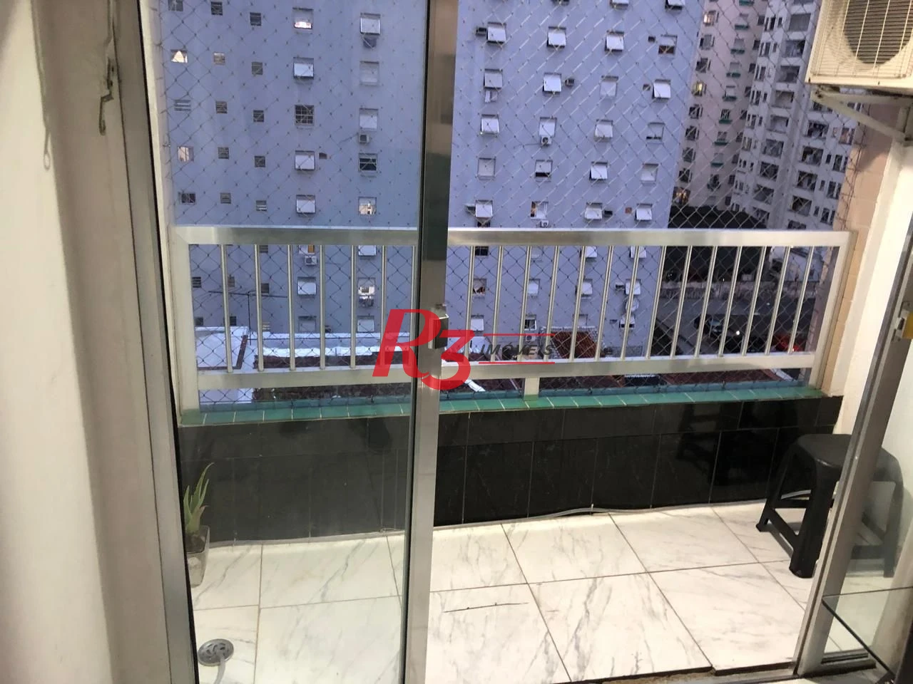 Excelente apatartamento de 2 quartos à venda  no Centro de São Vicente.