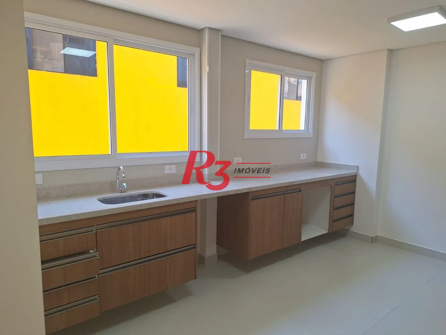 Apartamento com 2 dormitórios à venda, 82 m² por R$ 590.000,00 - Gonzaga - Santos/SP