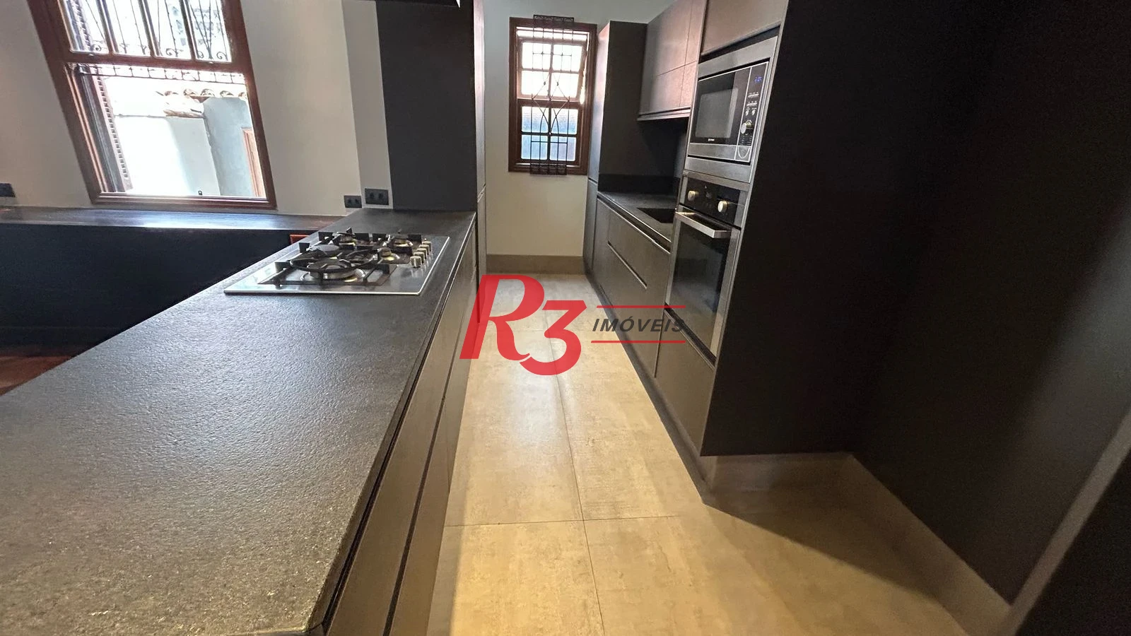 Sobrado com 3 dormitórios à venda, 96 m² por R$ 780.000,00 - Gonzaga - Santos/SP