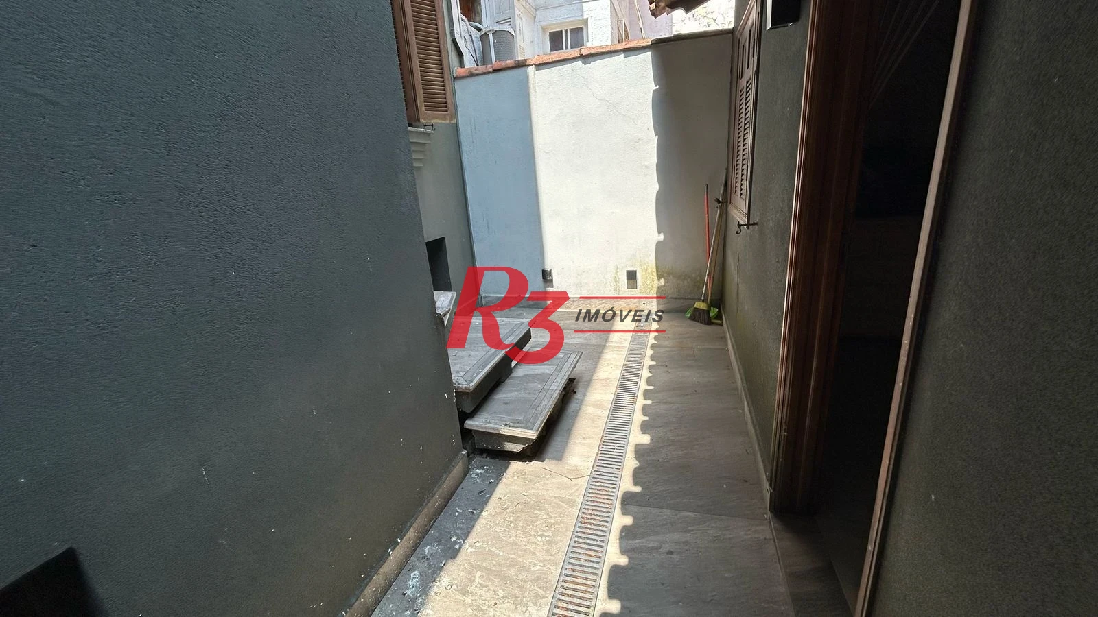 Sobrado com 3 dormitórios à venda, 96 m² por R$ 780.000,00 - Gonzaga - Santos/SP