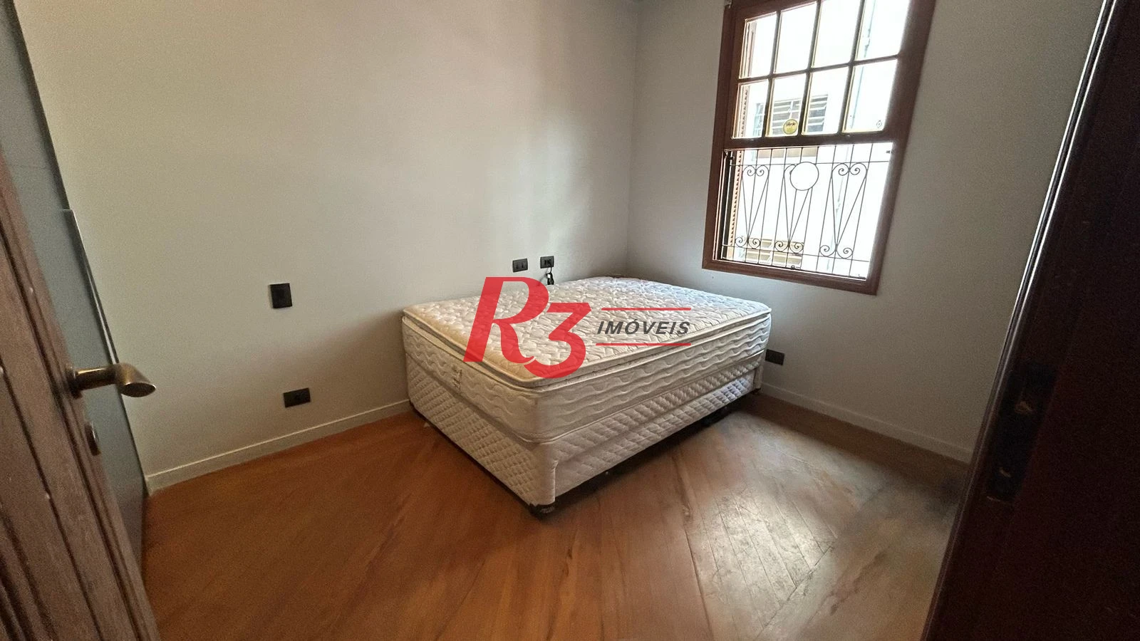 Sobrado com 3 dormitórios à venda, 96 m² por R$ 780.000,00 - Gonzaga - Santos/SP