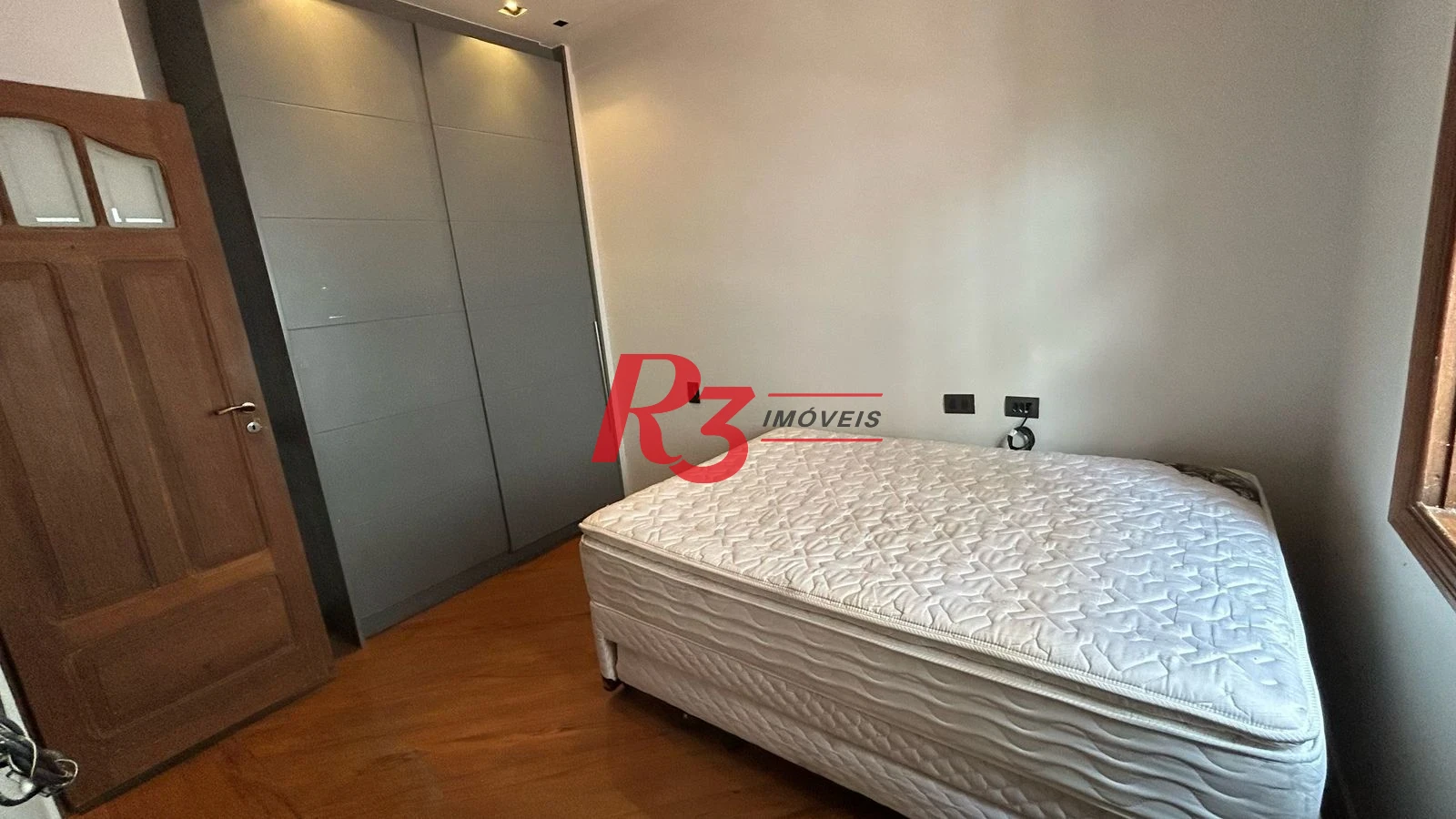 Sobrado com 3 dormitórios à venda, 96 m² por R$ 780.000,00 - Gonzaga - Santos/SP