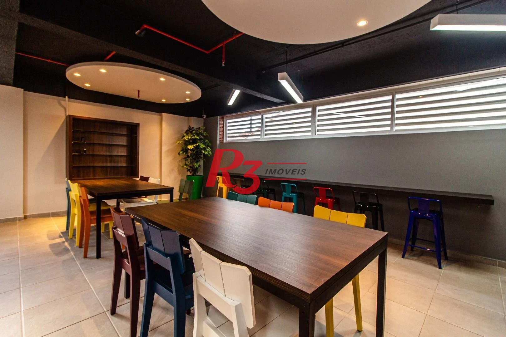 Excelente sala comercial para locação Avenida Ana Costa.