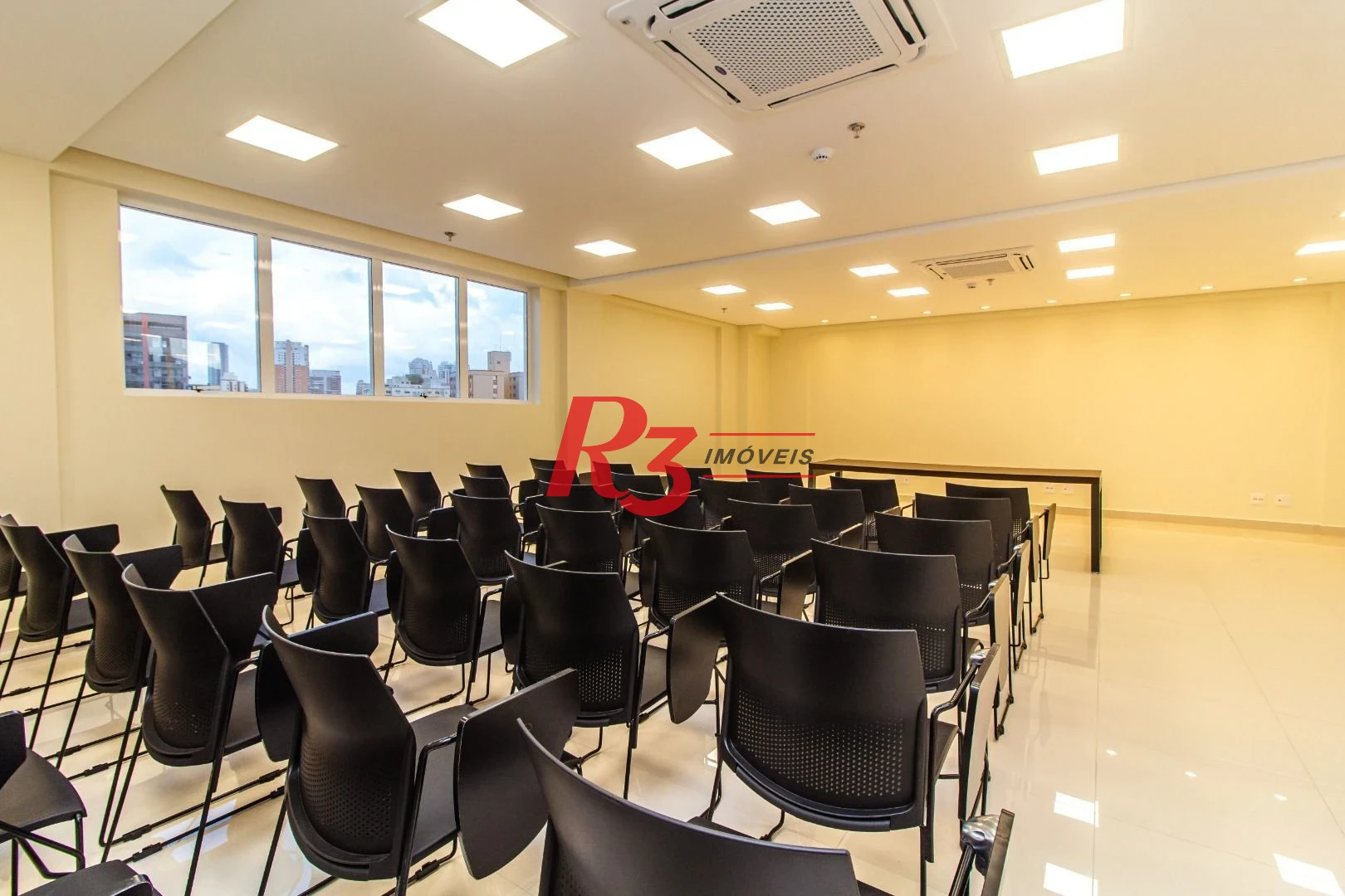 Excelente sala comercial para locação Avenida Ana Costa.