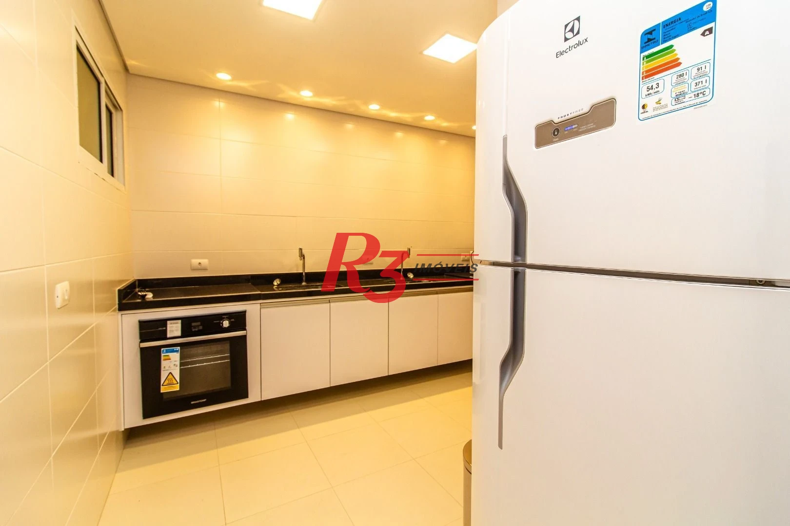 Excelente sala comercial para locação Avenida Ana Costa.