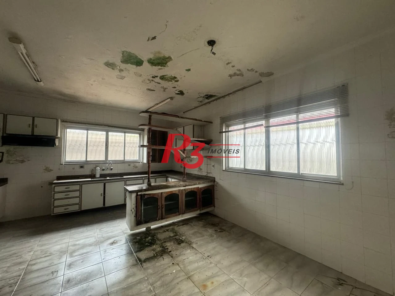 Casa com 3 dormitórios para alugar, 337 m² por R$ 18.297,00/mês - Aparecida - Santos/SP