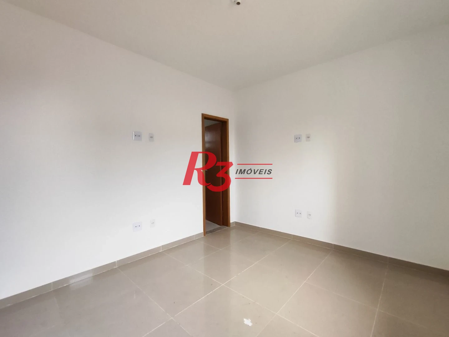 SOBREPOSTA  ALTA FUNDOS com 3 SUÍTES, VARANDA GOURMET COBERTA E DESCOBERTA, 2 VAGAS à venda, 164 m² por R$ 950.000 - Ponta da Praia - Santos/SP