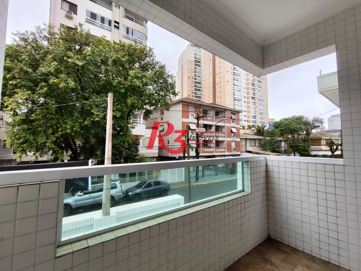 SOBREPOSTA ALTA DE FRENTE SACADA com 3 SUÍTES, VARANDA GOURMET COBERTA E DESCOBERTA, 2 VAGAS à venda, 148 m² por R$ 950.000  Ponta da Praia Santos SP