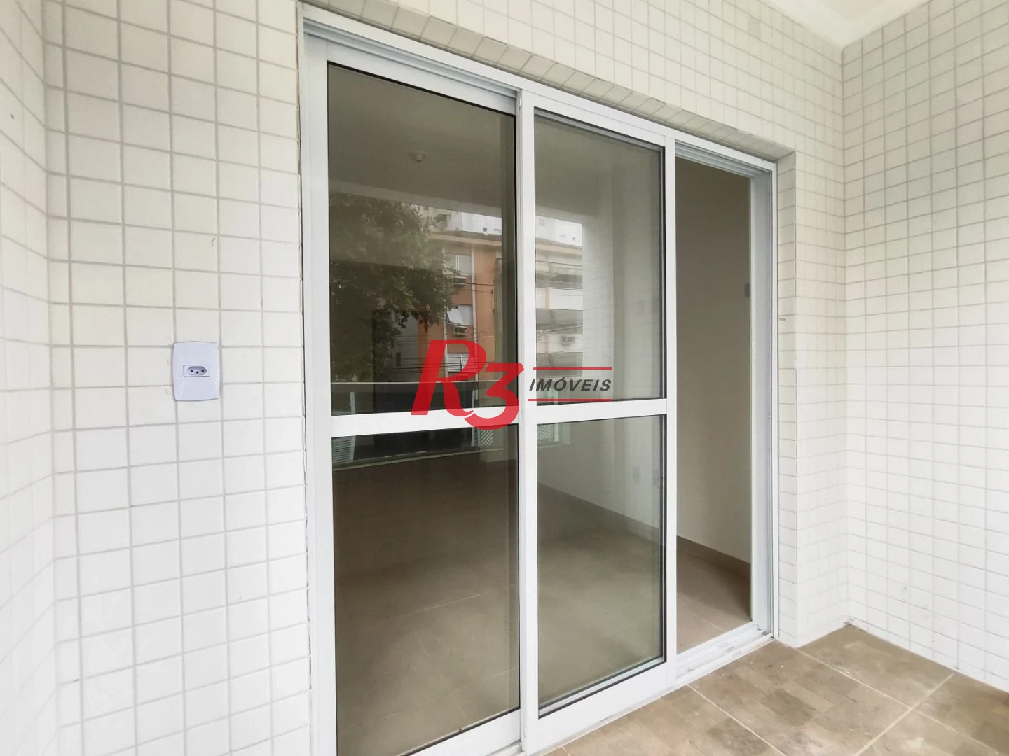SOBREPOSTA ALTA DE FRENTE SACADA com 3 SUÍTES, VARANDA GOURMET COBERTA E DESCOBERTA, 2 VAGAS à venda, 148 m² por R$ 950.000  Ponta da Praia Santos SP
