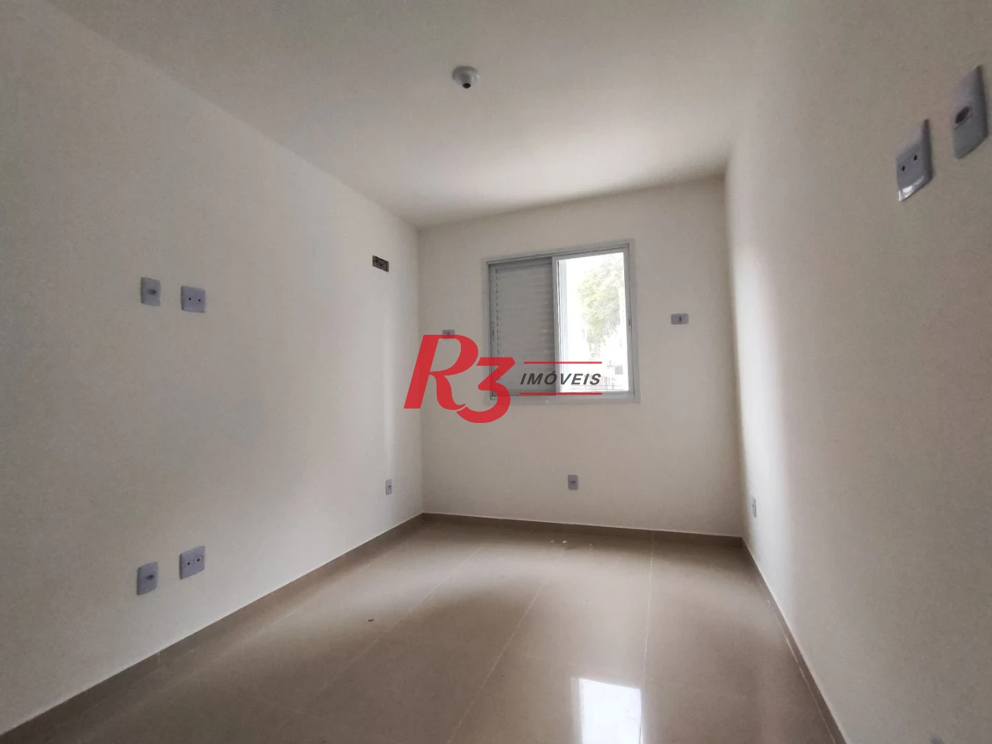 SOBREPOSTA ALTA DE FRENTE SACADA com 3 SUÍTES, VARANDA GOURMET COBERTA E DESCOBERTA, 2 VAGAS à venda, 148 m² por R$ 950.000  Ponta da Praia Santos SP