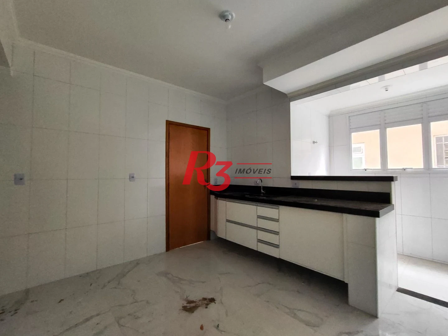 SOBREPOSTA ALTA DE FRENTE SACADA com 3 SUÍTES, VARANDA GOURMET COBERTA E DESCOBERTA, 2 VAGAS à venda, 148 m² por R$ 950.000  Ponta da Praia Santos SP