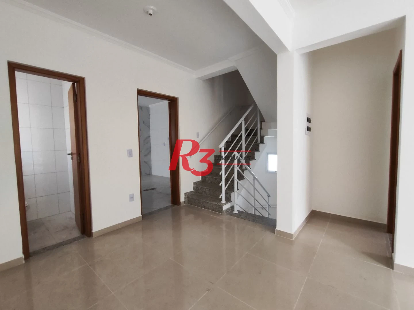 SOBREPOSTA ALTA DE FRENTE SACADA com 3 SUÍTES, VARANDA GOURMET COBERTA E DESCOBERTA, 2 VAGAS à venda, 148 m² por R$ 950.000  Ponta da Praia Santos SP