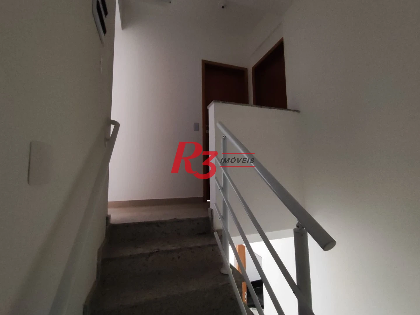 SOBREPOSTA ALTA DE FRENTE SACADA com 3 SUÍTES, VARANDA GOURMET COBERTA E DESCOBERTA, 2 VAGAS à venda, 148 m² por R$ 950.000  Ponta da Praia Santos SP