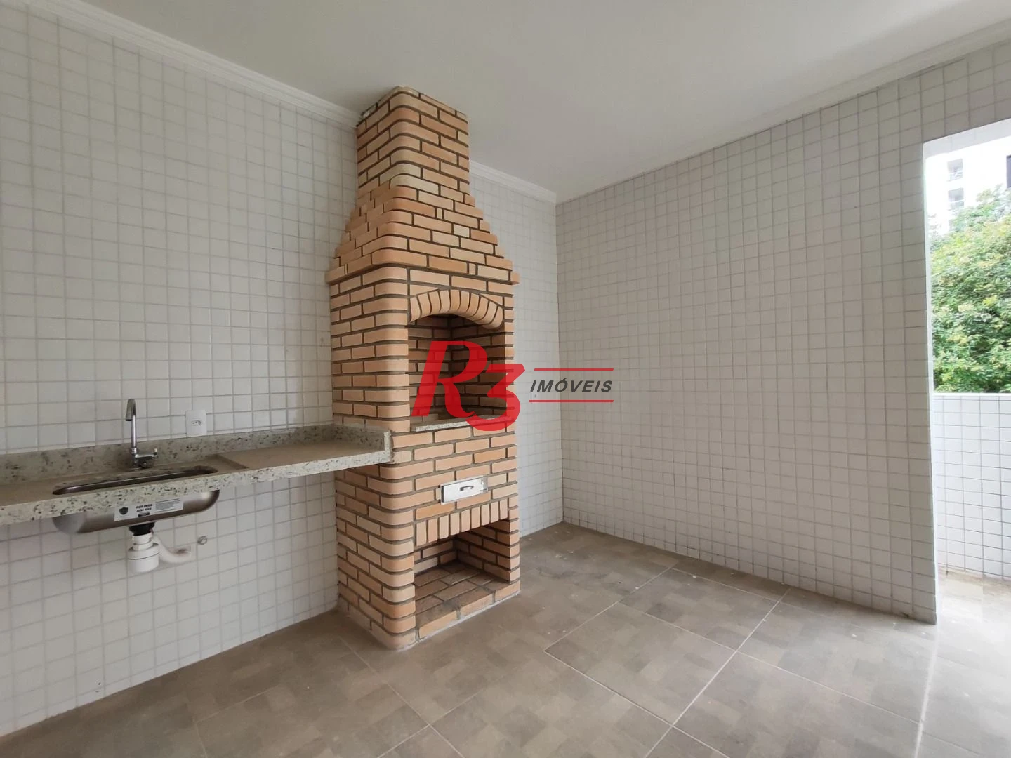 SOBREPOSTA ALTA DE FRENTE SACADA com 3 SUÍTES, VARANDA GOURMET COBERTA E DESCOBERTA, 2 VAGAS à venda, 148 m² por R$ 950.000  Ponta da Praia Santos SP
