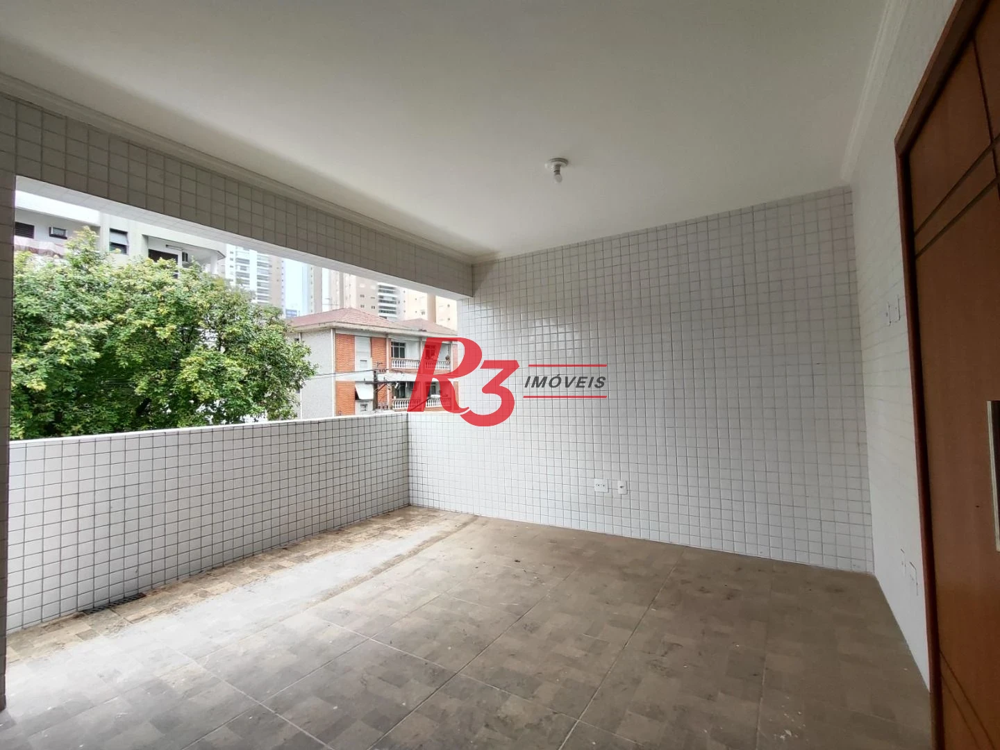 SOBREPOSTA ALTA DE FRENTE SACADA com 3 SUÍTES, VARANDA GOURMET COBERTA E DESCOBERTA, 2 VAGAS à venda, 148 m² por R$ 950.000  Ponta da Praia Santos SP