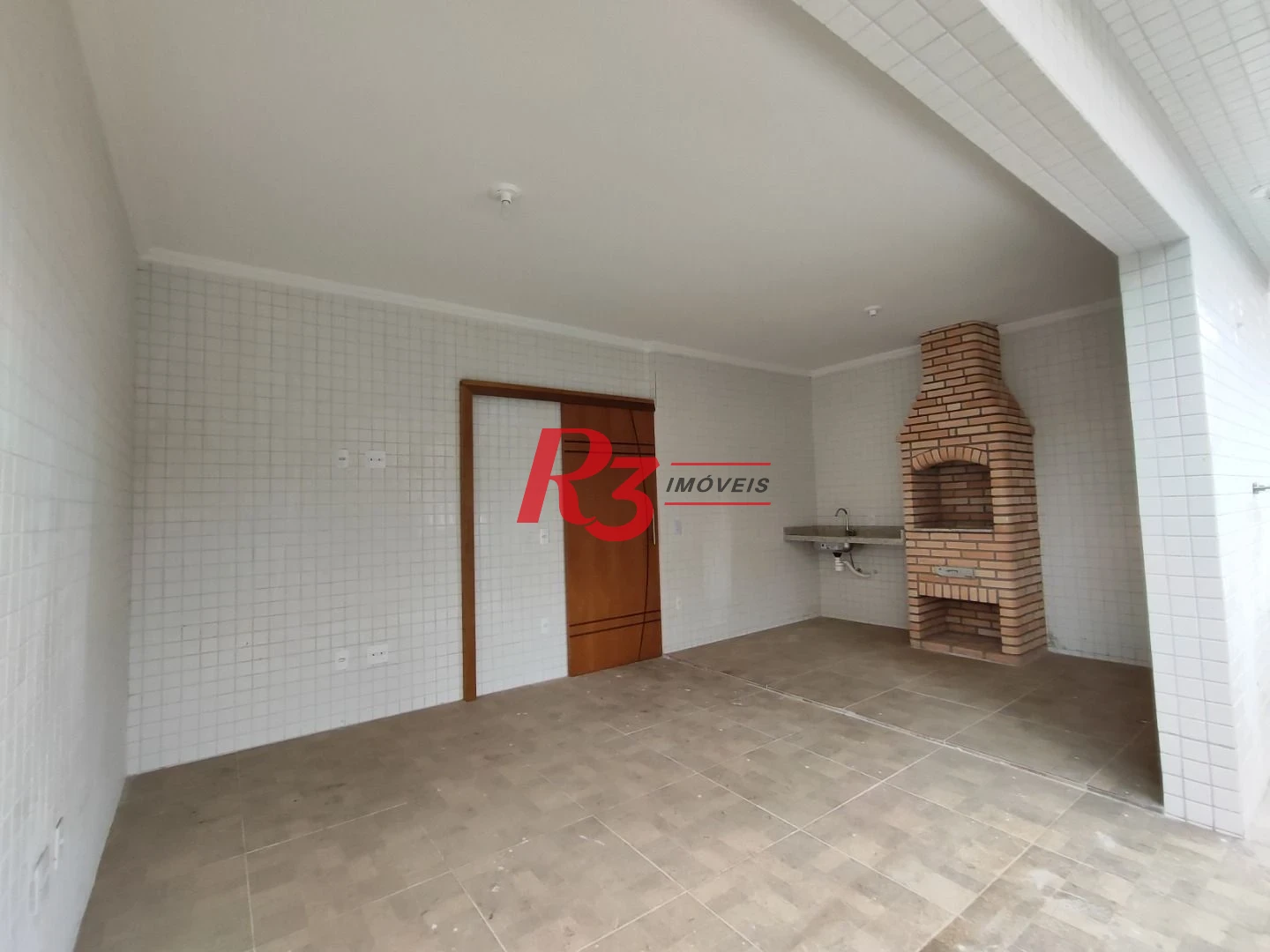 SOBREPOSTA ALTA DE FRENTE SACADA com 3 SUÍTES, VARANDA GOURMET COBERTA E DESCOBERTA, 2 VAGAS à venda, 148 m² por R$ 950.000  Ponta da Praia Santos SP