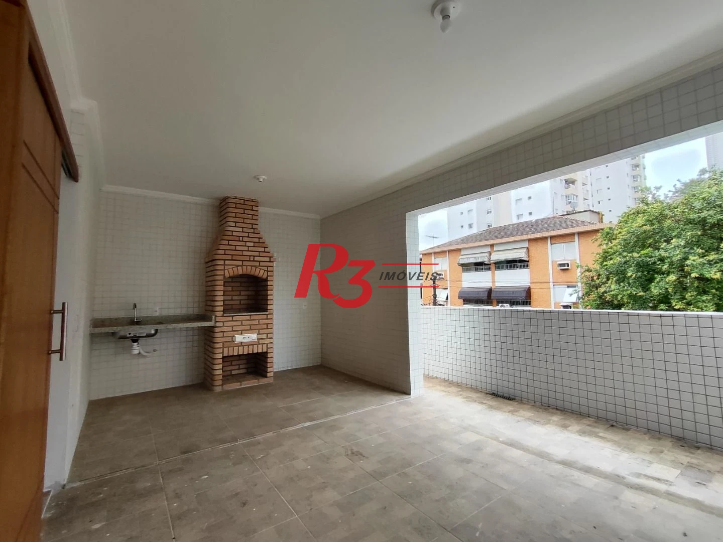 SOBREPOSTA ALTA DE FRENTE SACADA com 3 SUÍTES, VARANDA GOURMET COBERTA E DESCOBERTA, 2 VAGAS à venda, 148 m² por R$ 950.000  Ponta da Praia Santos SP