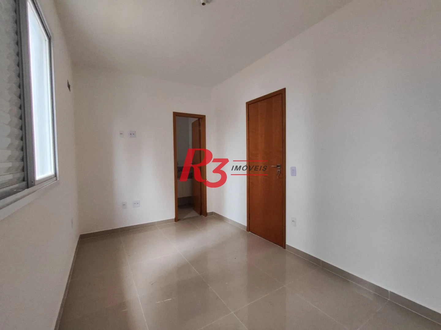 SOBREPOSTA ALTA DE FRENTE SACADA com 3 SUÍTES, VARANDA GOURMET COBERTA E DESCOBERTA, 2 VAGAS à venda, 148 m² por R$ 950.000  Ponta da Praia Santos SP