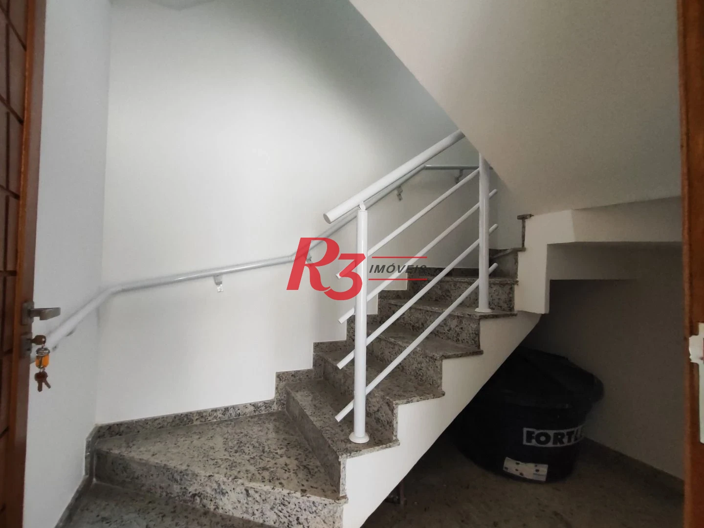 SOBREPOSTA ALTA DE FRENTE SACADA com 3 SUÍTES, VARANDA GOURMET COBERTA E DESCOBERTA, 2 VAGAS à venda, 148 m² por R$ 950.000  Ponta da Praia Santos SP