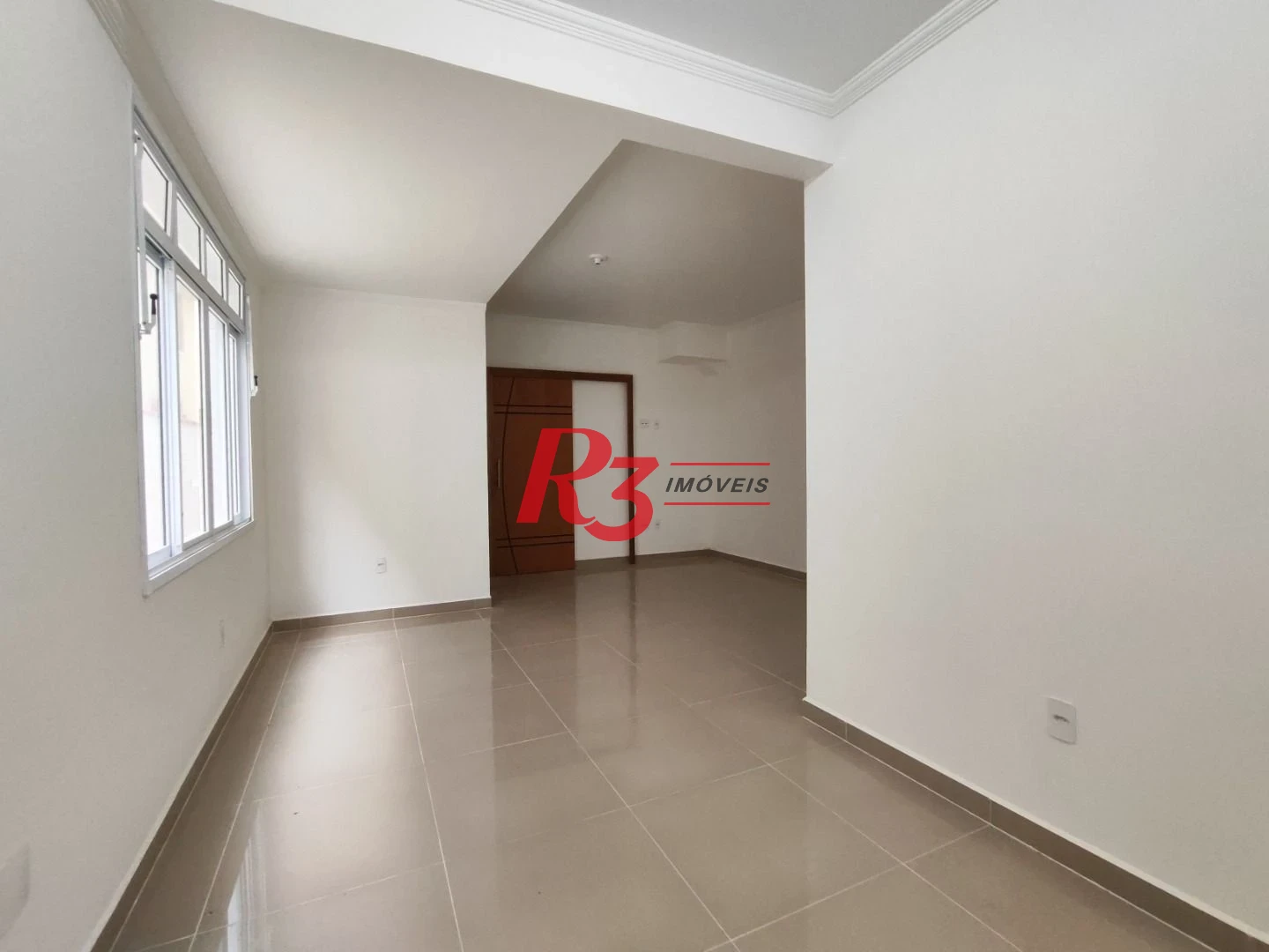 SOBREPOSTA TÉRREA ISOLADA QUINTAL  com 3 SUÍTES, 2 VAGAS à venda, 123 m² por R$ 950.000 - Ponta da Praia - Santos/SP