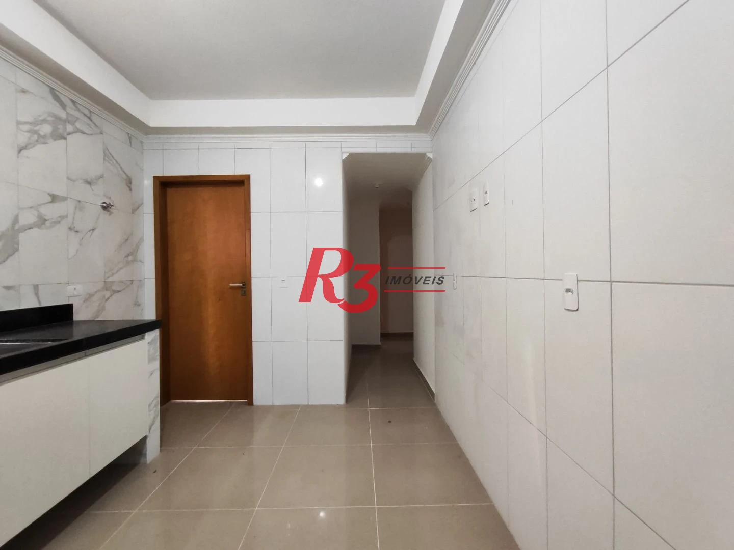 SOBREPOSTA TÉRREA ISOLADA QUINTAL  com 3 SUÍTES, 2 VAGAS à venda, 123 m² por R$ 950.000 - Ponta da Praia - Santos/SP