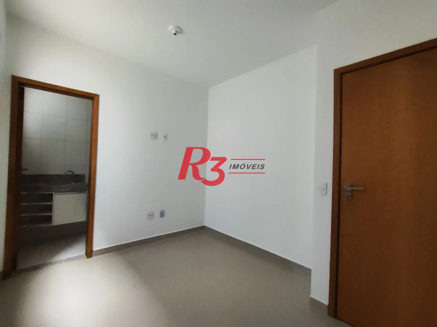 SOBREPOSTA TÉRREA ISOLADA QUINTAL  com 3 SUÍTES, 2 VAGAS à venda, 123 m² por R$ 950.000 - Ponta da Praia - Santos/SP