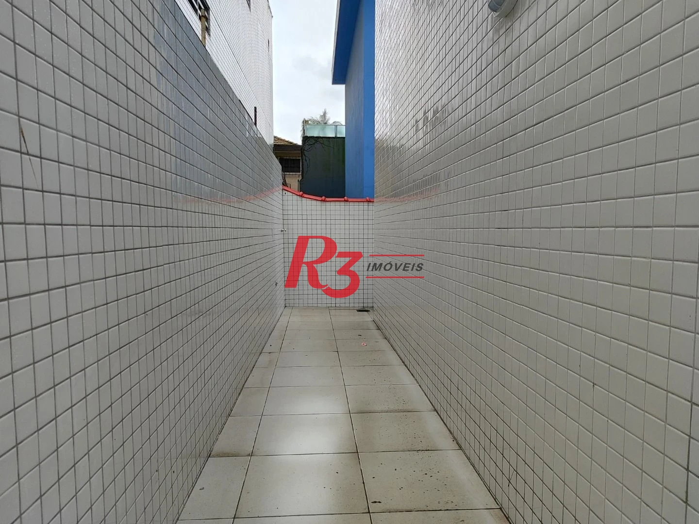 SOBREPOSTA TÉRREA ISOLADA QUINTAL  com 3 SUÍTES, 2 VAGAS à venda, 123 m² por R$ 950.000 - Ponta da Praia - Santos/SP