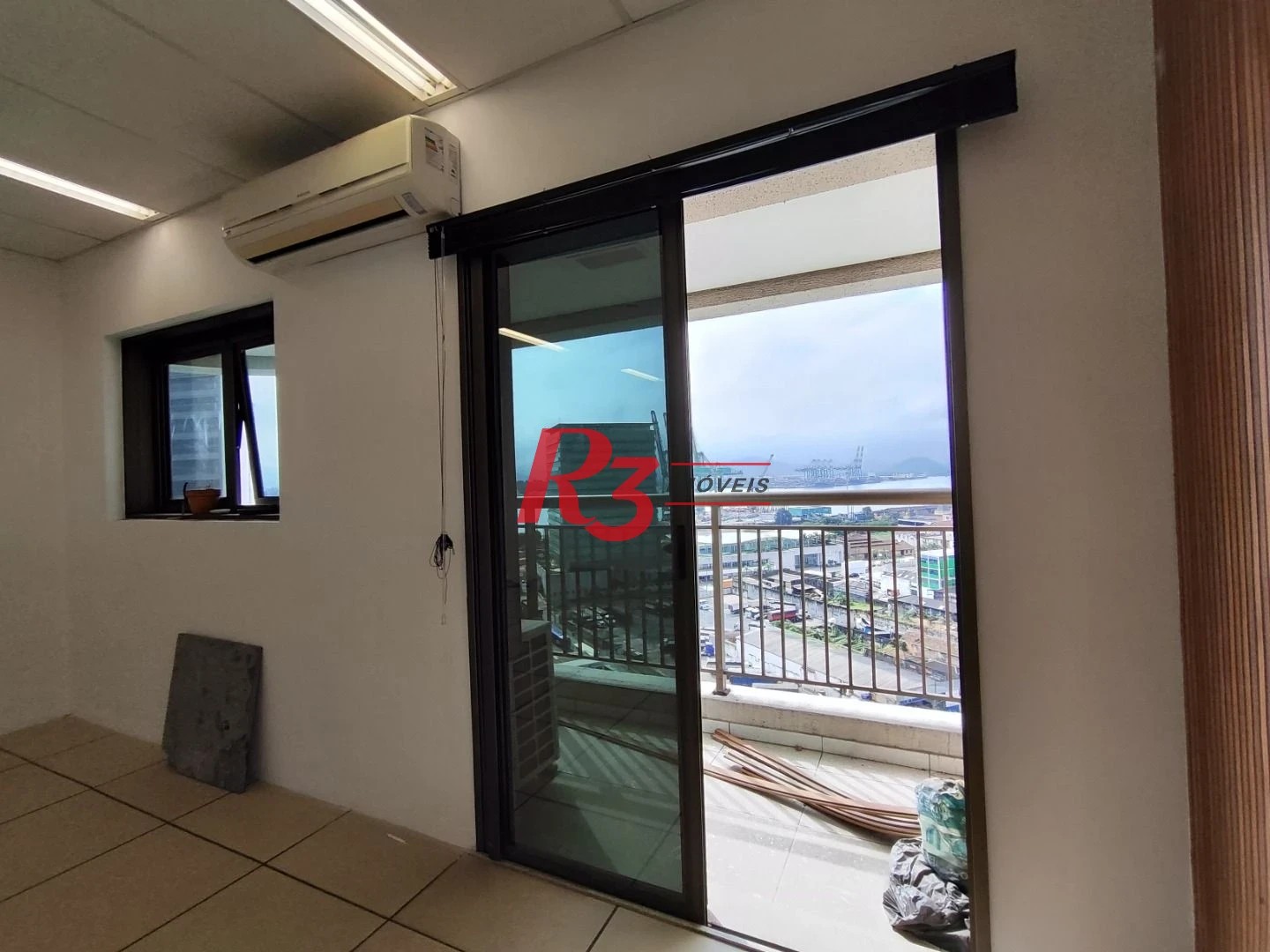 Sala à venda, 89 m² por R$320.000,00 - Valongo - Santos/SP